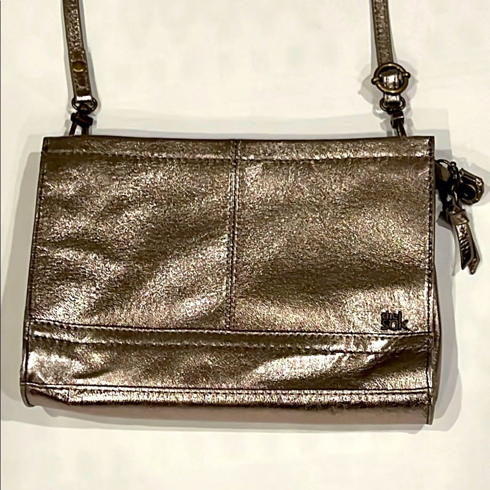 The Sak Silver Metallic Crossbody Bag Adjustable Strap Inside Outside Pockets